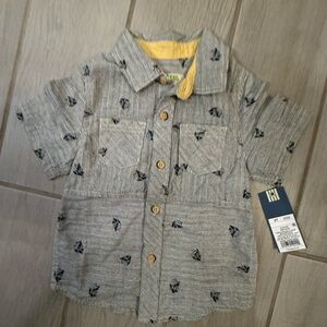 Striped Short-Sleeve Button-Down Shirt with Sailboat Motif - Yellow Accent